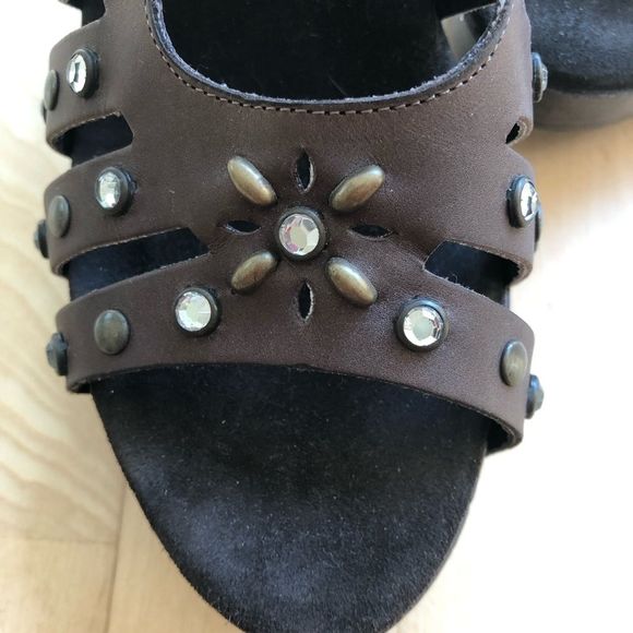 Isabella Fiore Cut-Out Studded Leather Sandals - Picture 4 of 15